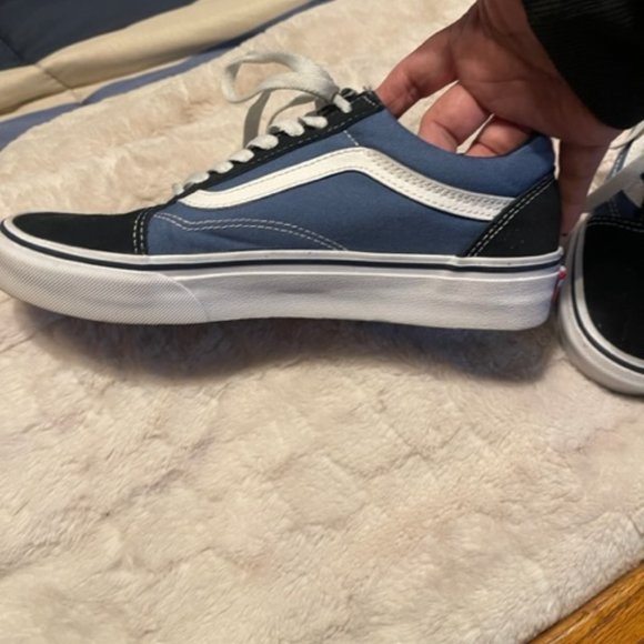 VANS Old Skool Navy & White Shoes - Women's 8 - Picture 2 of 3